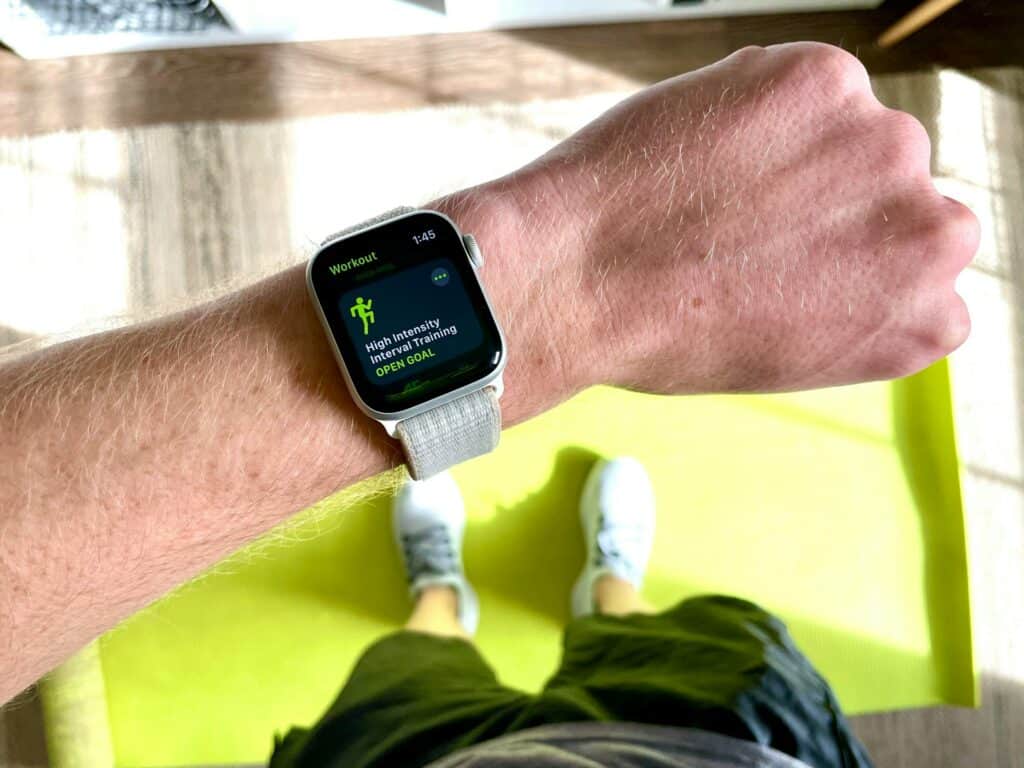 透過 Apple Watch 記錄運動數據
